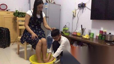 解压找茬烧脑游戏中给妈妈舒服洗一次脚怎么过关